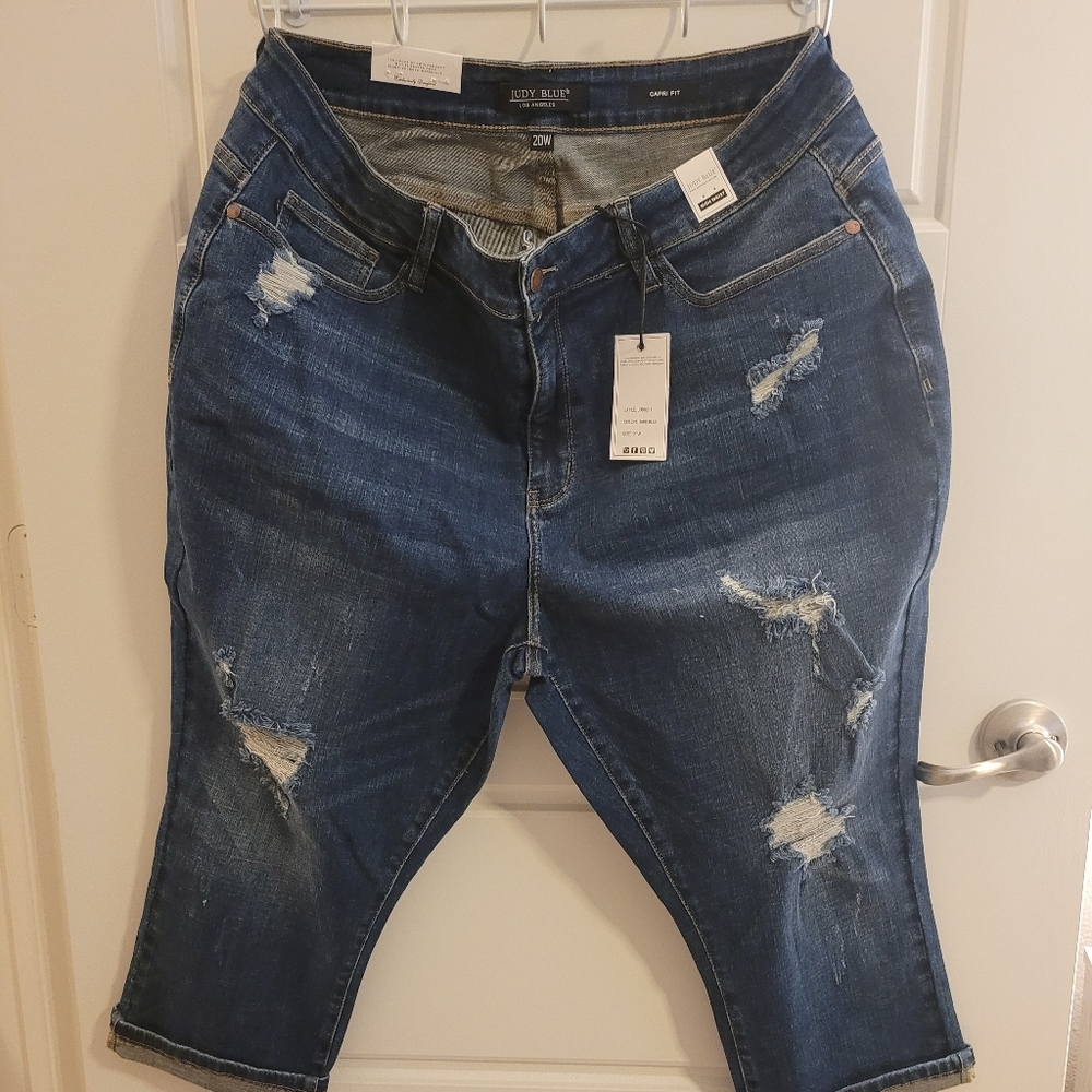 NWT High Waist Capri